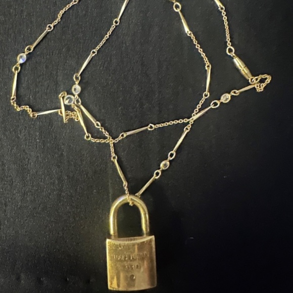 ✨Authentic Louis Vuitton Padlock & Key Necklace on 23” Chain - Picture 6 of 8
